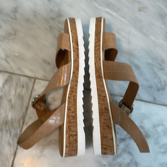 Marc Fisher women’s tan platform ankle strap sandals size 8.5 great condition - Picture 7 of 9